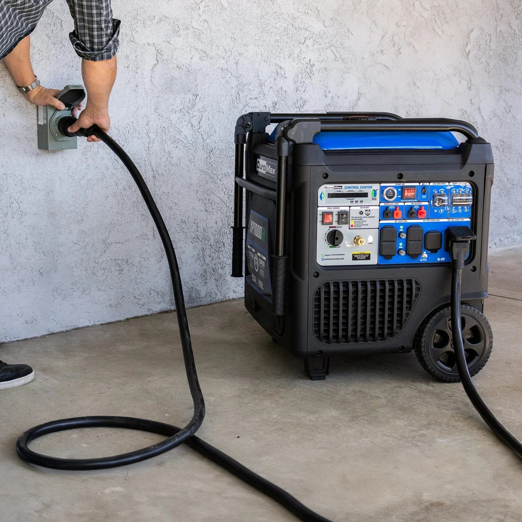 Duromax 11,000 Watt Portable Dual Fuel Inverter Generator w/ CO Alert